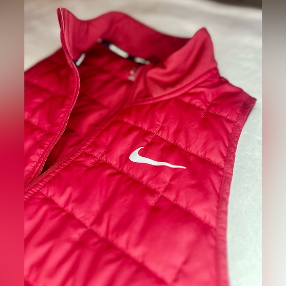 NIKE Therma-FIT Women’s Vest, Women’s Size M, Deep Red, Synthetic Running Coat - Picture 5 of 9